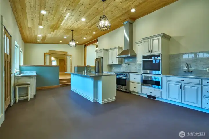Chef's kitchen for entertaining Chef's kitchen for entertaining