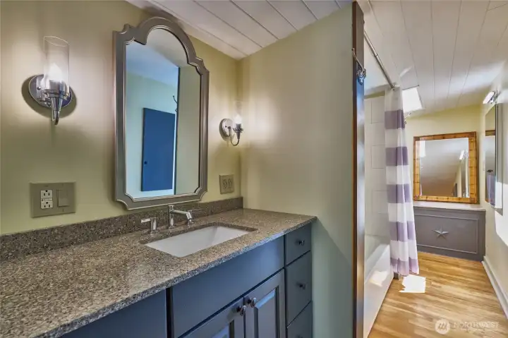 Upstairs ensuite Upstairs ensuite