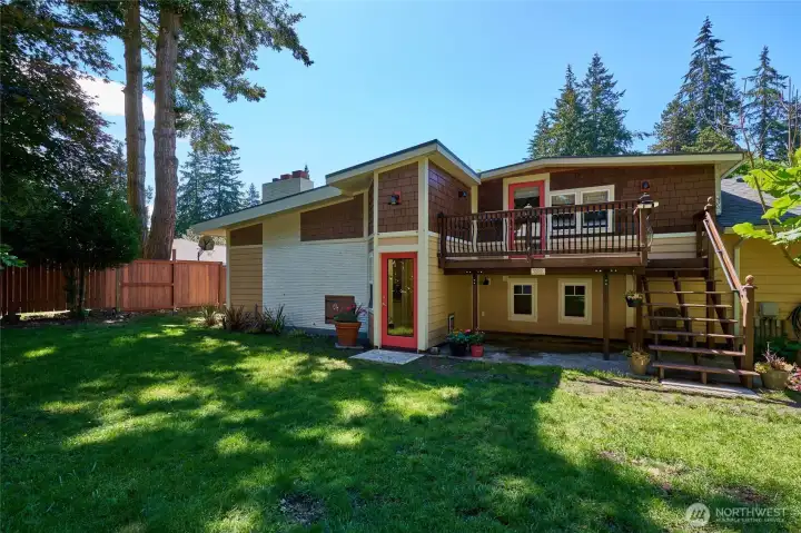 Back of house. Separate entrance to upstairs suite Back of house. Separate entrance to upstairs suite