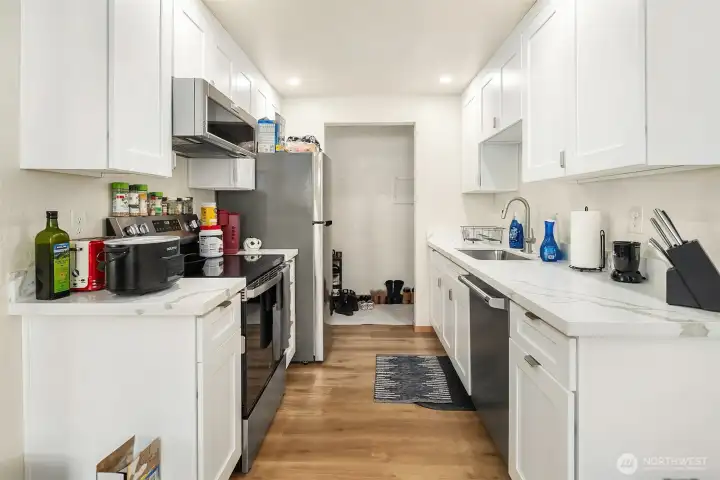 New Cabinets, appliances, and quartz countertops