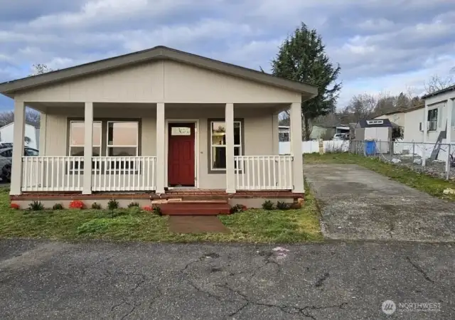 Displayed with optional porch and pitset.