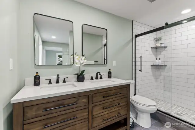 Main house - Primary bath
