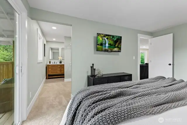 Main house - Primary bedroom