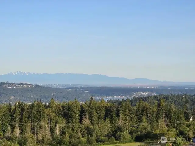 Enjoy the views of mountain, Lake Sammamish, Seattle and Bellevue cityscape views.