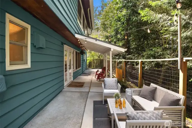 Cozy back patio with covered space