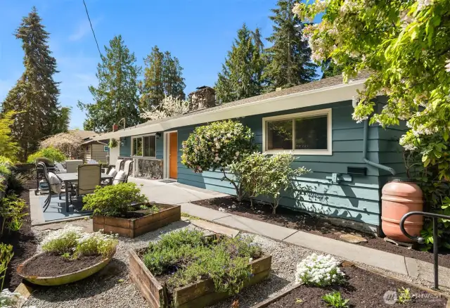 Front yard with garden