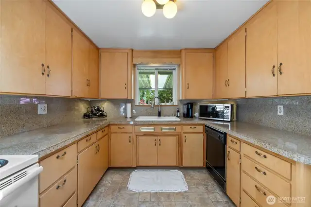 Kitchen with granite counters & all appliances Included