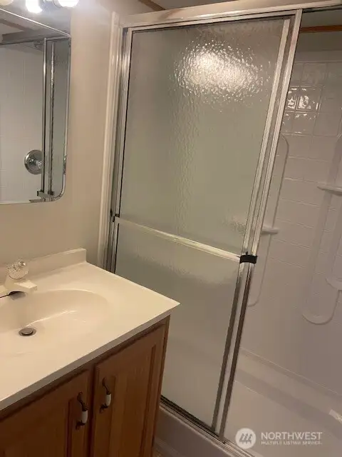 walk in shower in great shape