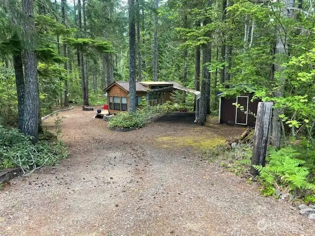 private get away - secluded with firepit, large deck and gazebo
