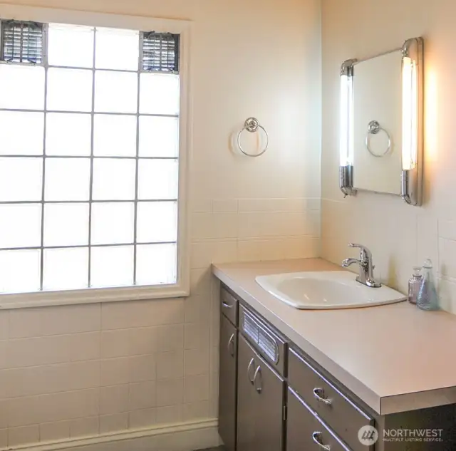 MAIN BATHROOM