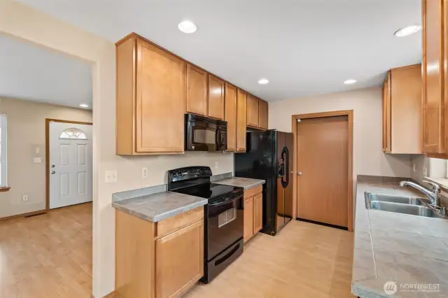 Whether you're meal prepping or hosting, this kitchen’s got you covered.