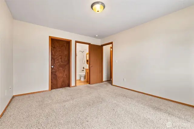 Start and end your day in style with this spacious primary suite featuring an ensuite and walk-in closet.
