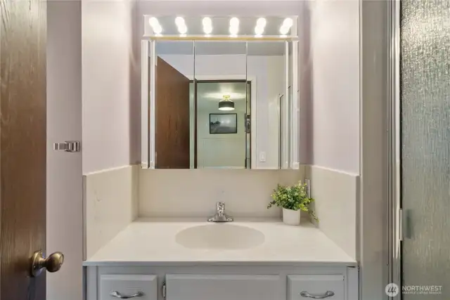 Primary Bath: Upstairs