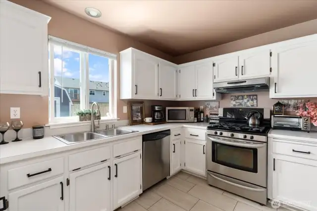 All appliances stay, so you'll be set to go.