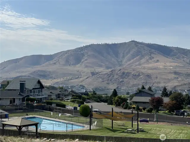 Upper Pool & Park