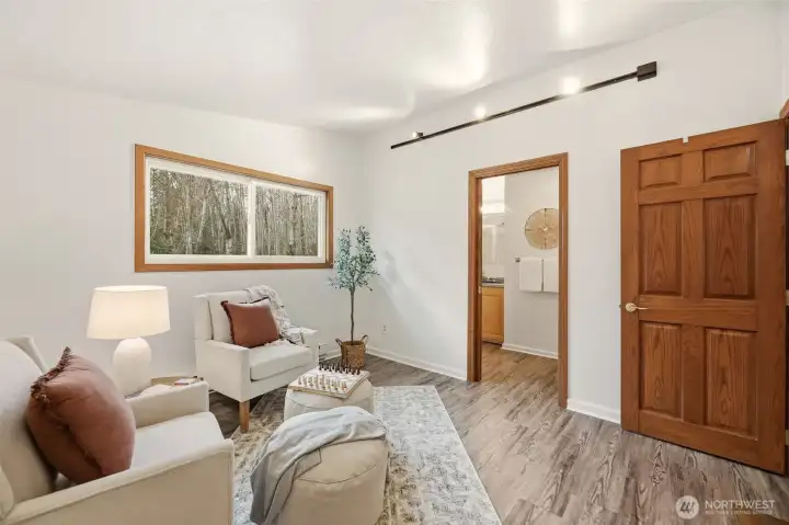 Complete w/ En Suite Bathroom