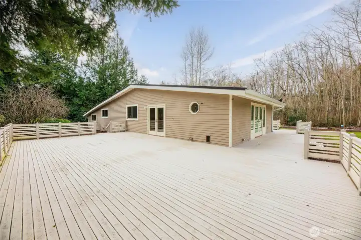 Tons of deck space for entertaining!