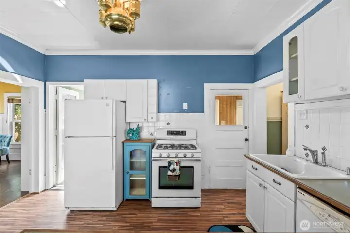 Pantry far right, mud/laundry right center, office left behind fridge, and 3rd br/flex far left.