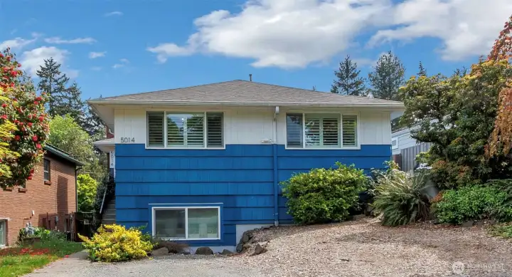 Well-located West Seattle home offering comfort and access to amenities