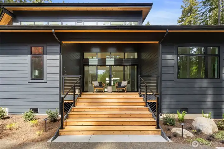 Covered deck space on 13970