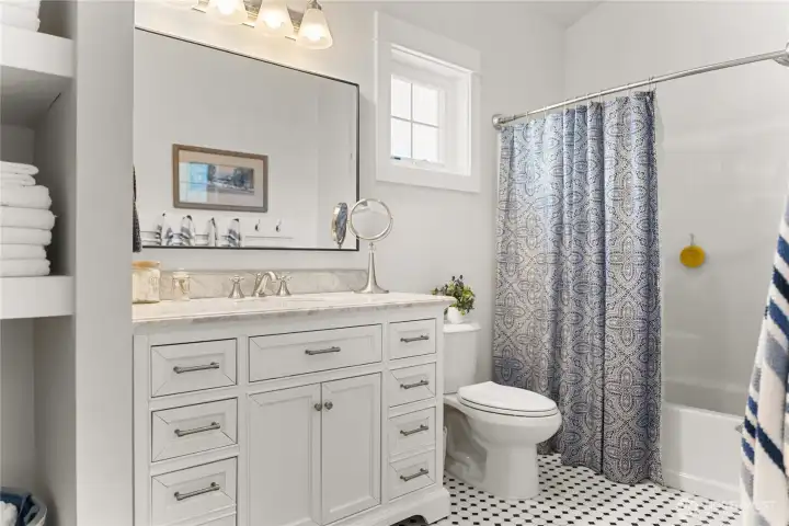 Kid's Suite Bath Kid's Suite Bath