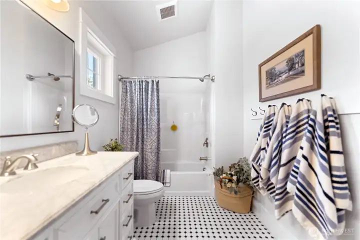 Kid's Suite Bath Kid's Suite Bath