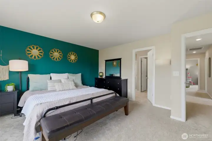 Spacious and bright primary bedroom!
