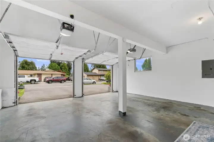 Wifi garage door openers controlled via App Wifi garage door openers controlled via App