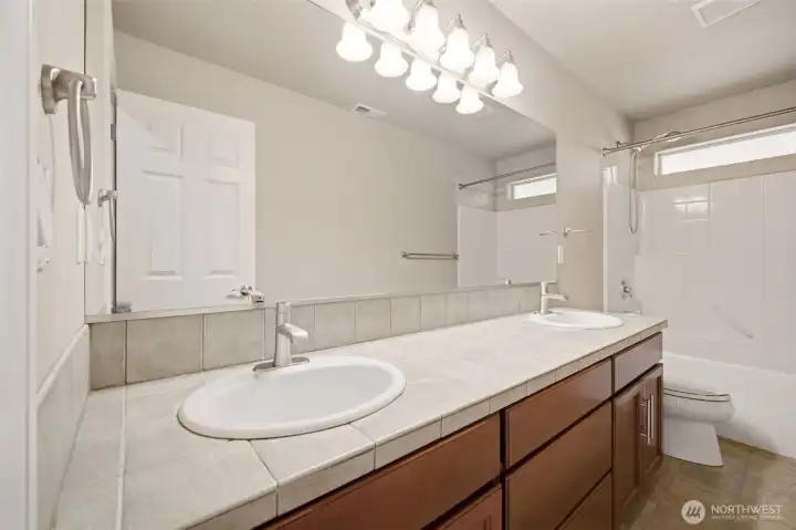 upper level full bathroom