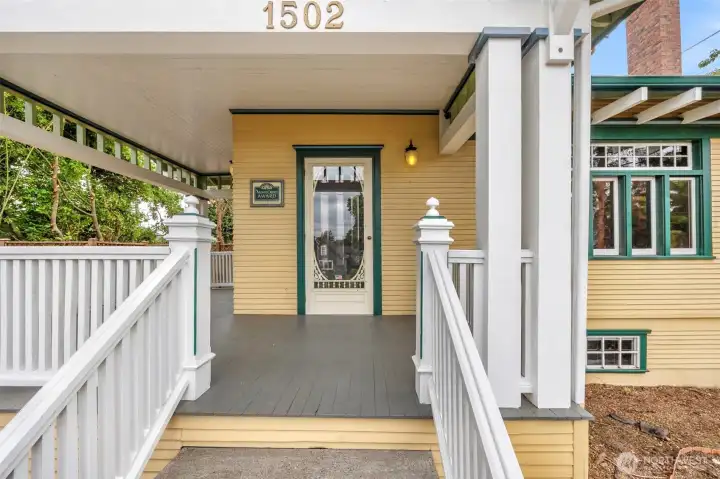 Fornt porch Fornt porch