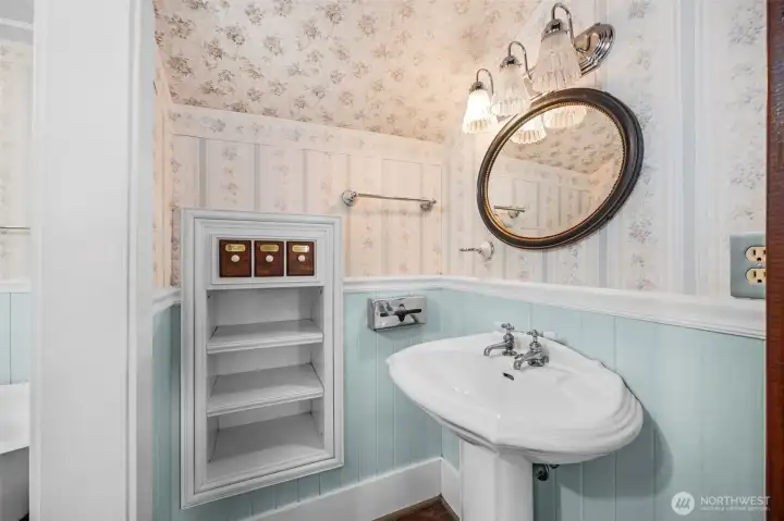 More upper bathroom More upper bathroom