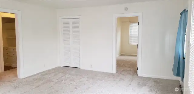 Upper unit Large Livingroom