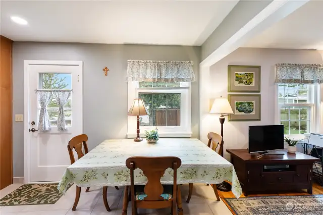 Spacious eat-in kitchen area