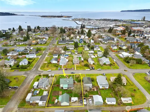 Yellow property lines are for reference only