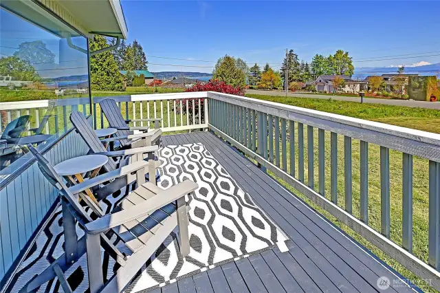 Stunning Sound and Mountain range views from this wonderful home on Cascade view drive!