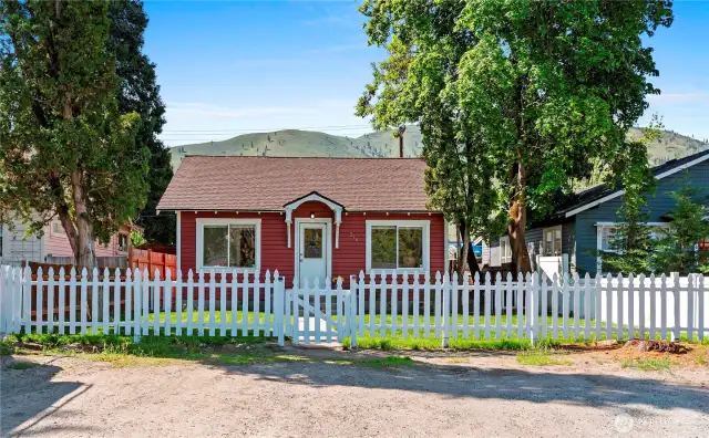 Welcome to 314 E Okanogan Ave with flexible zoning that includes short term rentals.