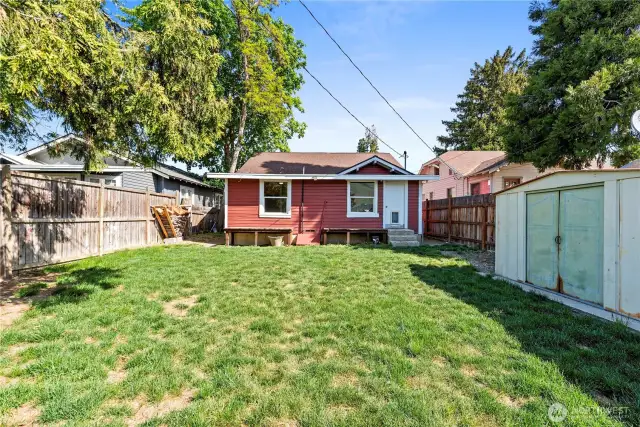 Easy to maintain level yard with plenty of space for a sunny garden.