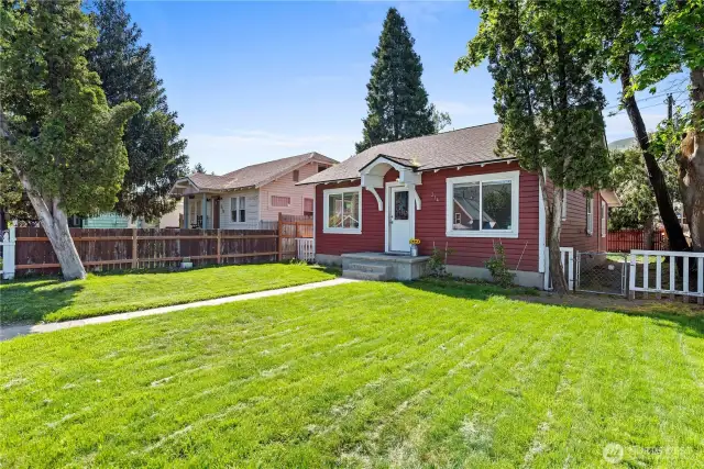 Plenty of space to play yard games here!