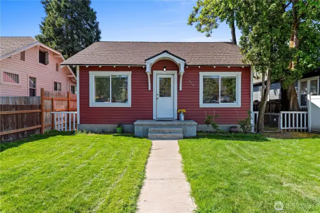 Come on home to your new downtown Chelan residence at 314 E Okanogan Ave!