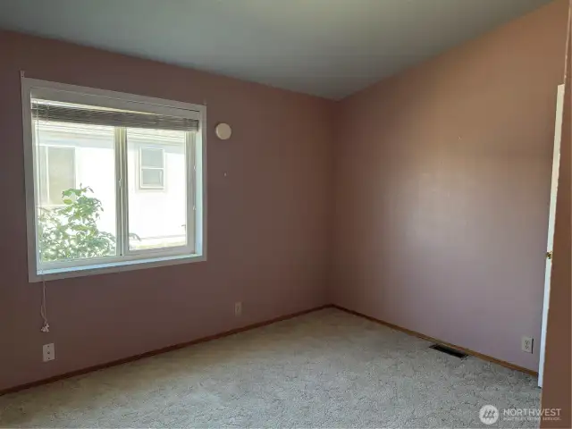 Second bedroom.