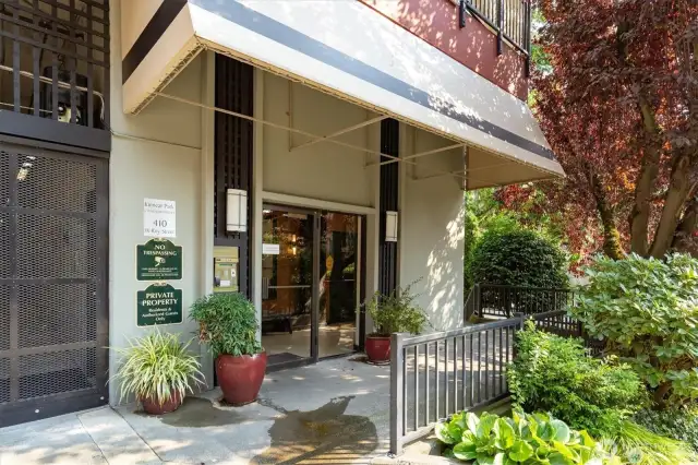Kinnear Condos Lobby Entrance