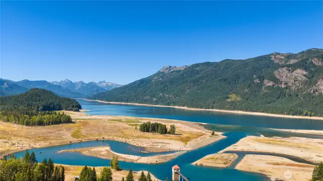 Lake Kachess with access near the Kachess dam.