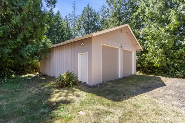 Detached garage