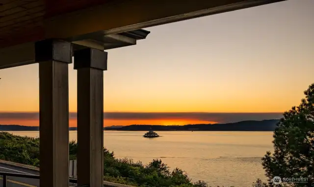 End your day with a front-row seat to stunning Puget Sound sunsets and ferry views.