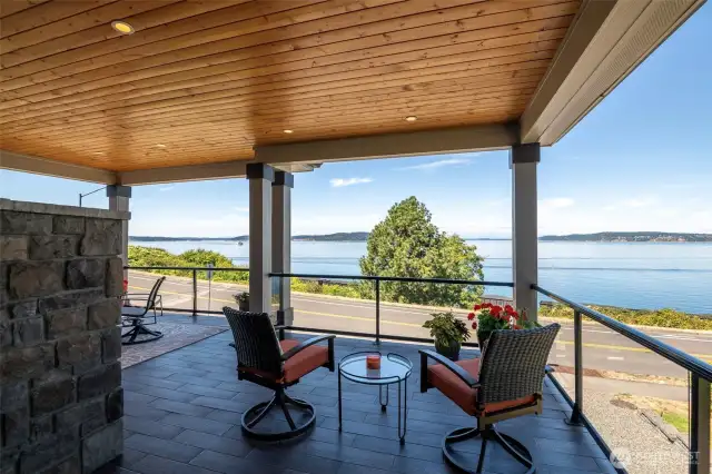 Sip coffee or catch sunsets—this panoramic deck does both with front-row Puget Sound views.