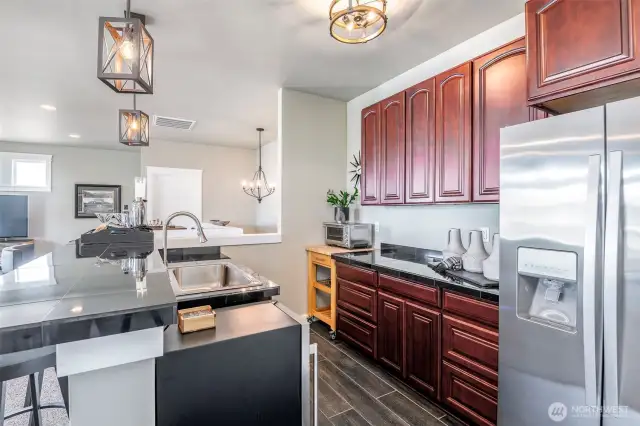 Perfectly appointed kitchenette in the guest retreat, ideal for weekend brunches or evening cocktails.