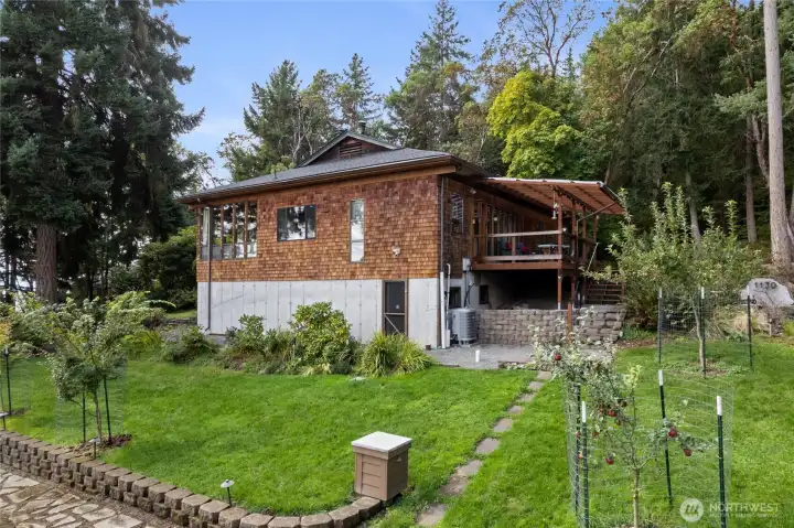 Located on the corner of Queets Dr and Queets Pl with 2 driveways and off street pakring