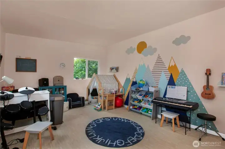 POWERED She Shed/Man Cave/Office/School Room