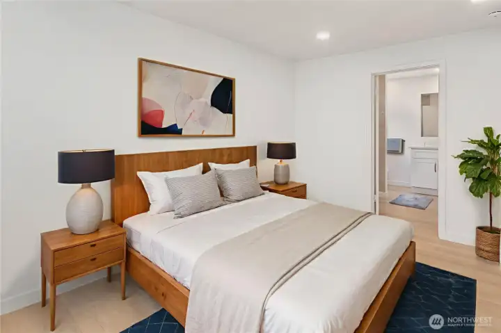 Virtually staged primary w/full en-suite bath.