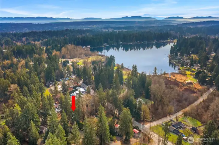 Across from Cottage Lake and all of the community amenities.